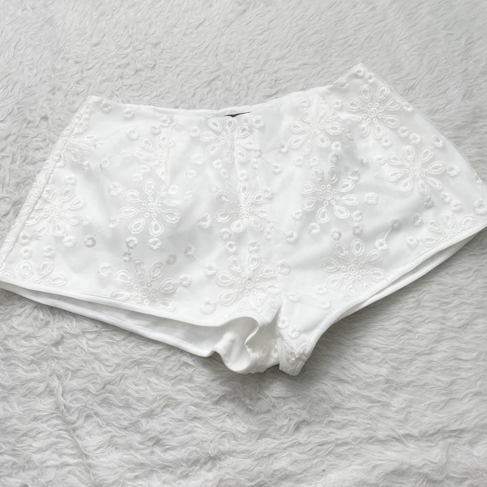 Nasty Gal White Lace Floral Shorts Size L